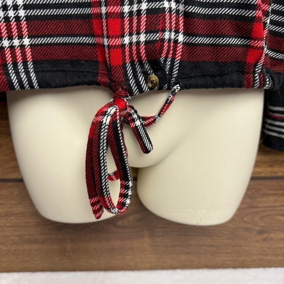 No Boundaries size small (3/5) Plaid Button-Up Shirt with Tie Hem - Picture 7 of 7